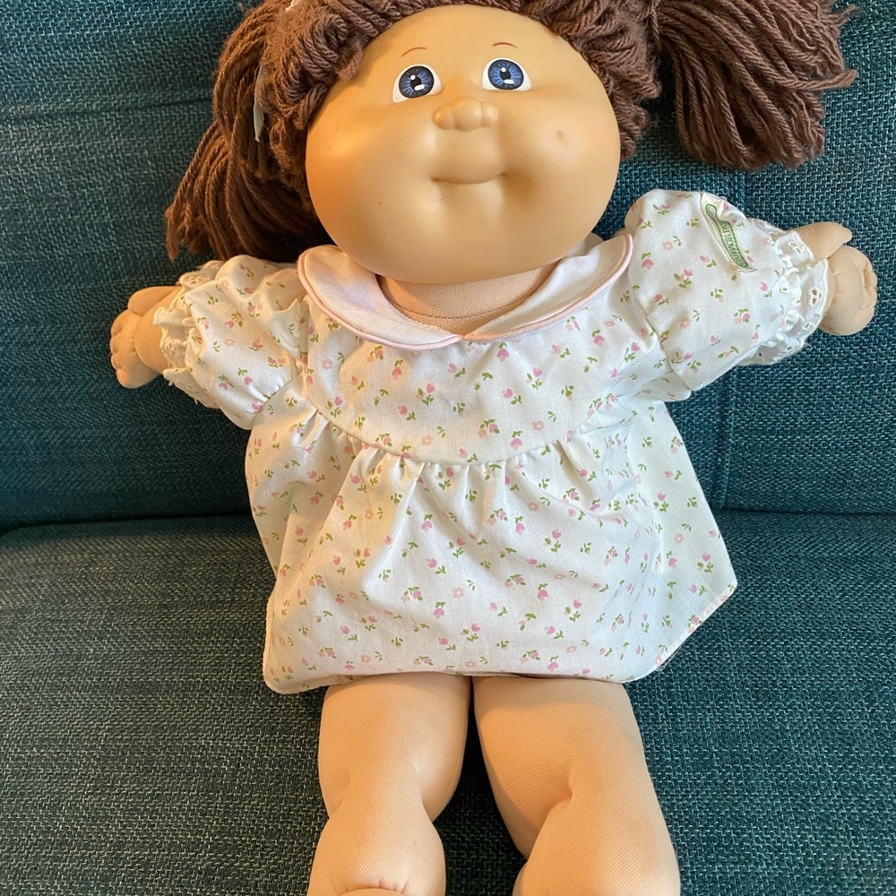 vintage 1982 Cabbage patch girl doll. great condition!